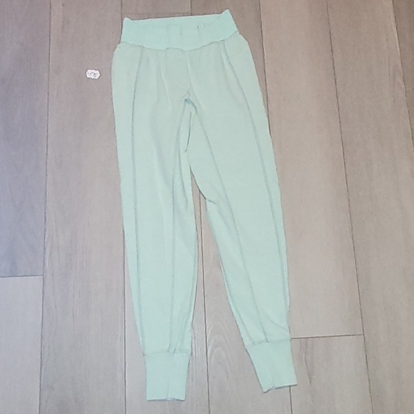 Lululemon Happy Yin Year Sweatpant Size 2 - Picture 12 of 16